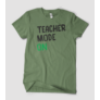 Kép 2/7 - teacher-mode-on-póló-olivazöld