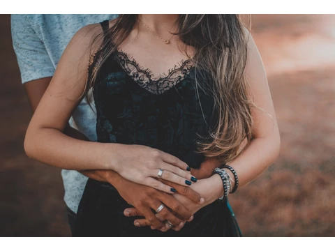 Miként érezheted magad biztonságban egy párkapcsolatban?